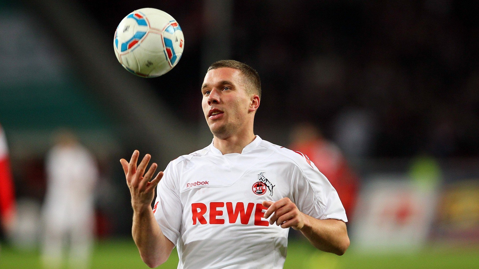 爱游戏体育APP下载-德甲：奥格斯堡1-3败给门兴，场面激烈，精彩纷呈，奥格斯堡对门兴比分预测