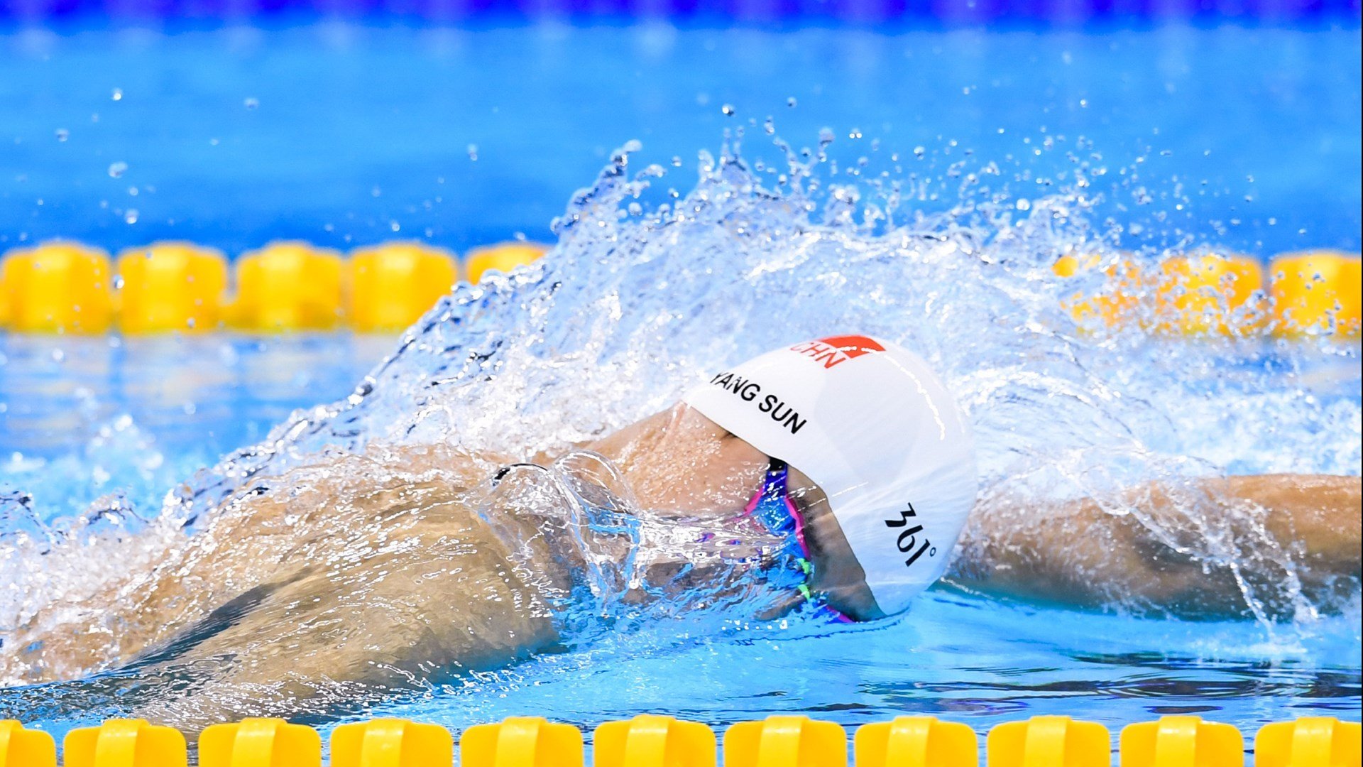 竞技秋千大赛：高空中的优雅与平衡，秋千训练