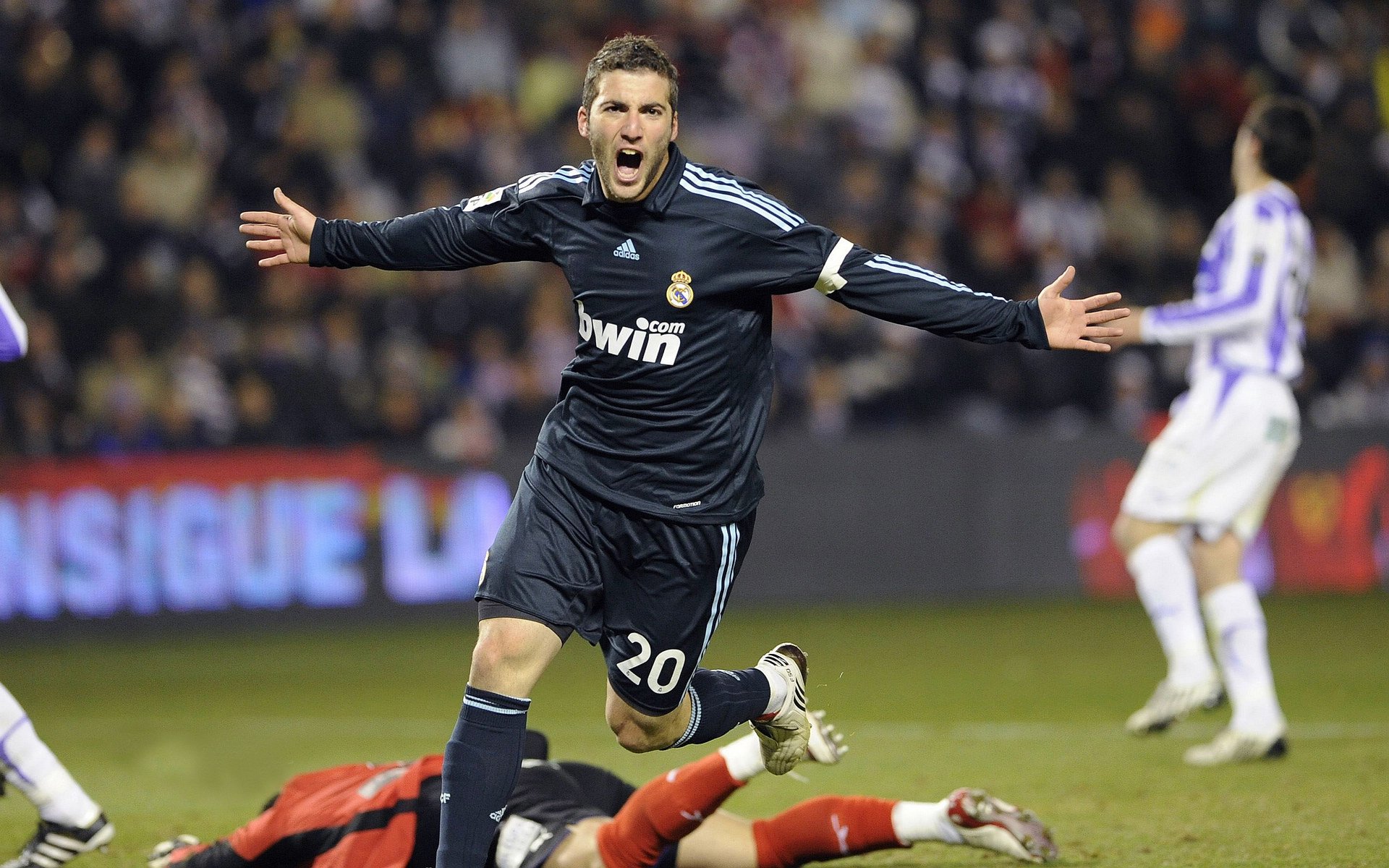 爱游戏综合娱乐-车手转会频繁，战局瞬息万变，车手lec